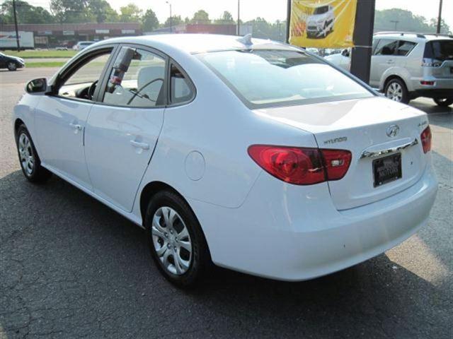 2010 Hyundai Elantra E350 XLT 12 Passenger Van