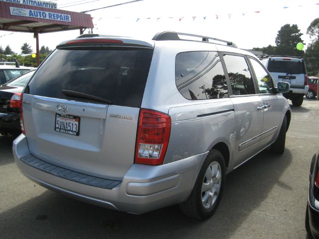 2007 Hyundai Entourage FWD 4dr Sport