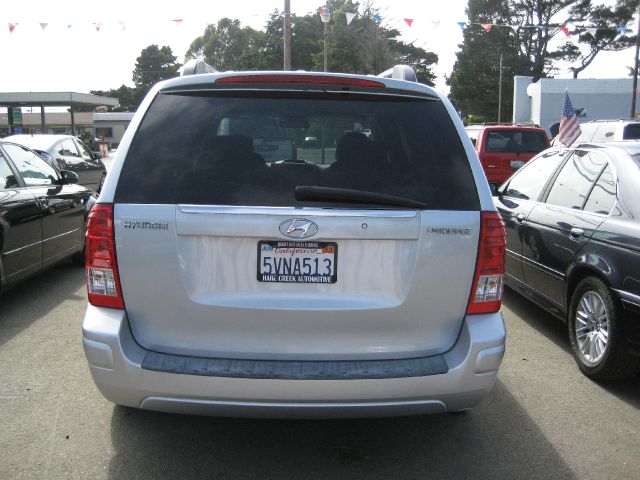 2007 Hyundai Entourage FWD 4dr Sport