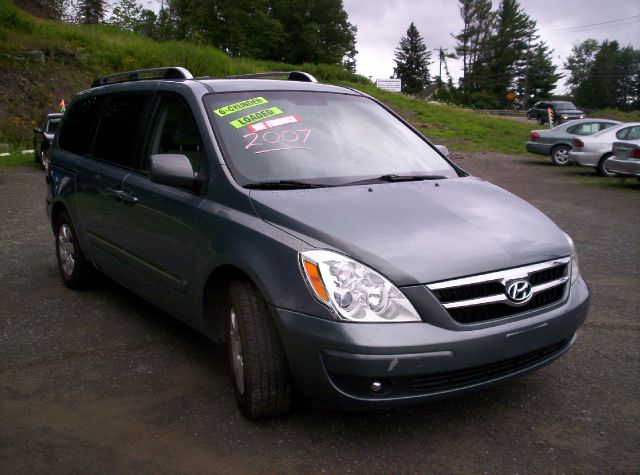 2007 Hyundai Entourage FWD 4dr Sport