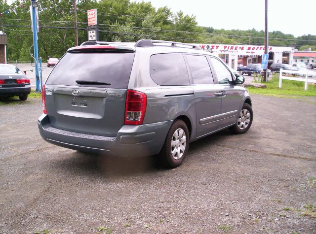 2007 Hyundai Entourage FWD 4dr Sport