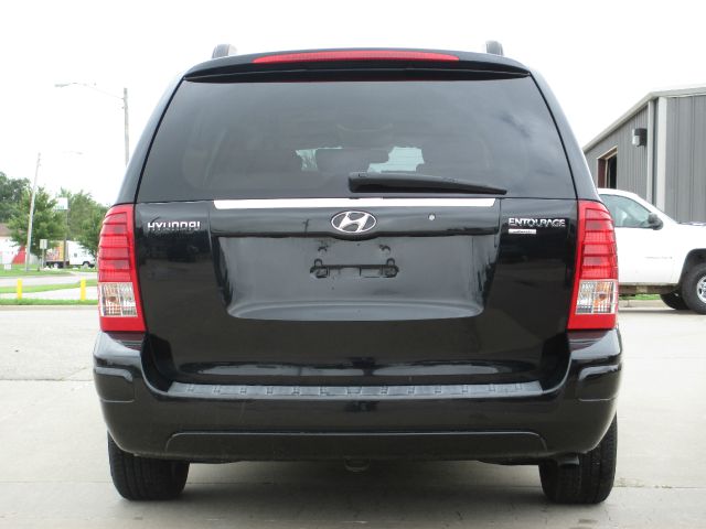 2007 Hyundai Entourage SLT 25