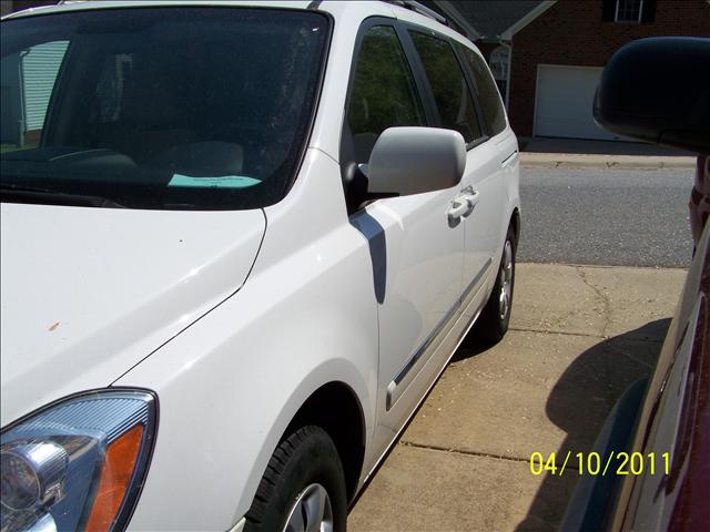 2007 Hyundai Entourage FWD 4dr Sport