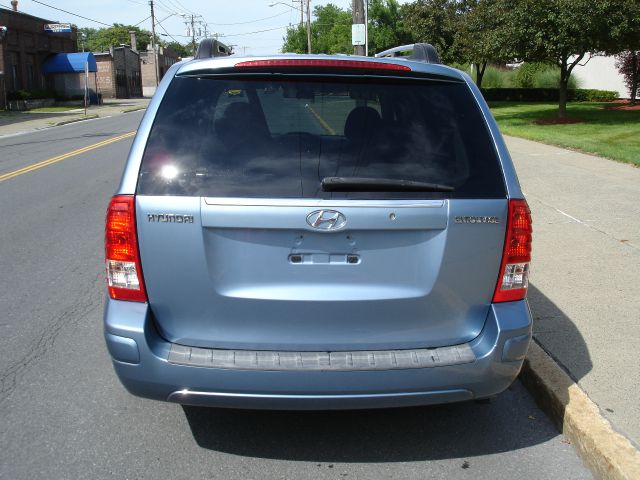 2007 Hyundai Entourage FWD 4dr Sport