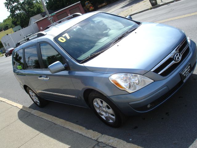 2007 Hyundai Entourage FWD 4dr Sport