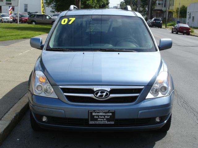 2007 Hyundai Entourage FWD 4dr Sport