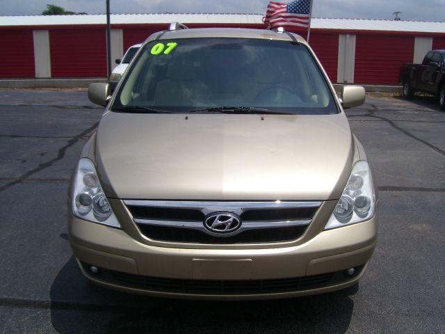 2007 Hyundai Entourage FWD 4dr Sport