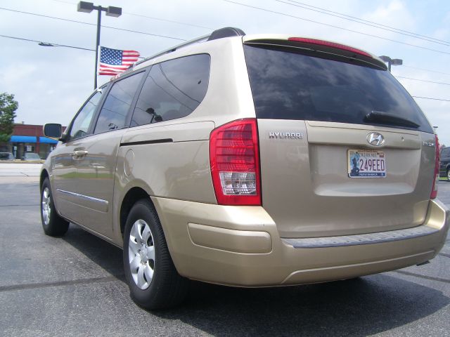 2007 Hyundai Entourage FWD 4dr Sport