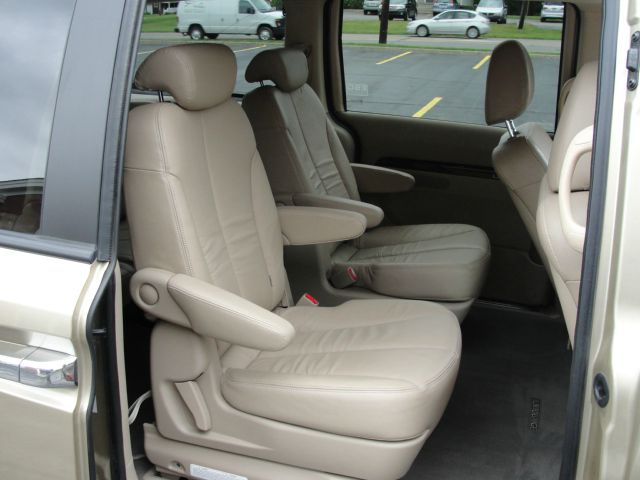 2008 Hyundai Entourage SLT 25