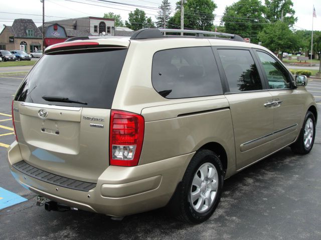 2008 Hyundai Entourage SLT 25