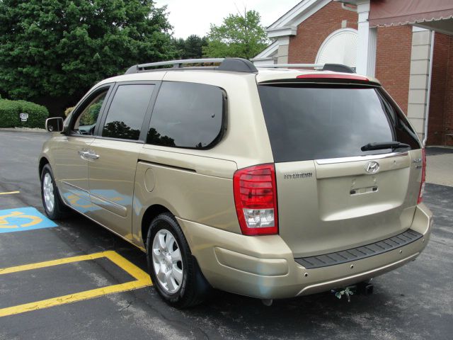 2008 Hyundai Entourage SLT 25