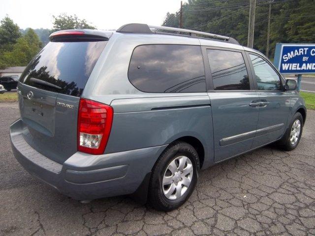 2008 Hyundai Entourage FWD 4dr Sport