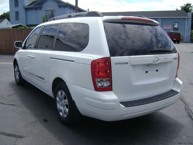 2008 Hyundai Entourage FWD 4dr Sport