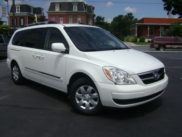 2008 Hyundai Entourage FWD 4dr Sport