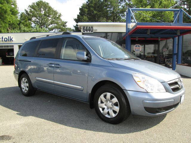 2008 Hyundai Entourage FWD 4dr Sport