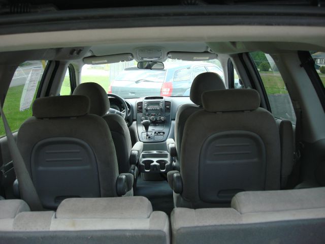 2008 Hyundai Entourage SLT 25