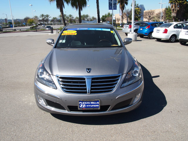 2011 Hyundai Equus AWD W/navigation 1 Owner Carfax