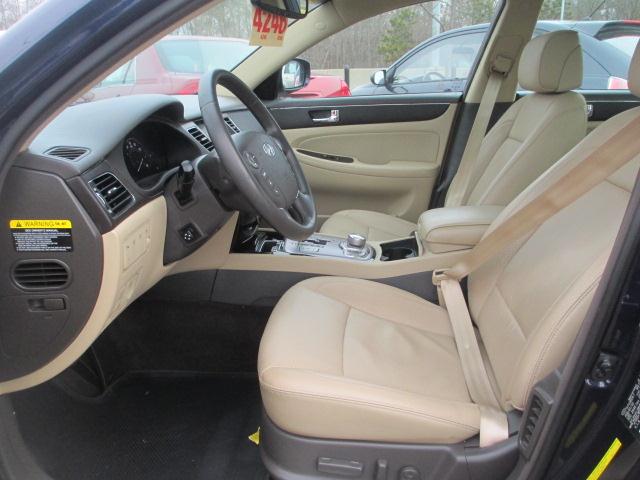 2010 Hyundai Genesis Base