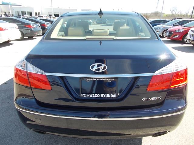 2010 Hyundai Genesis Base