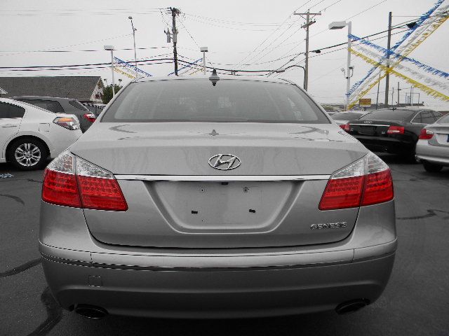 2010 Hyundai Genesis 1-LT