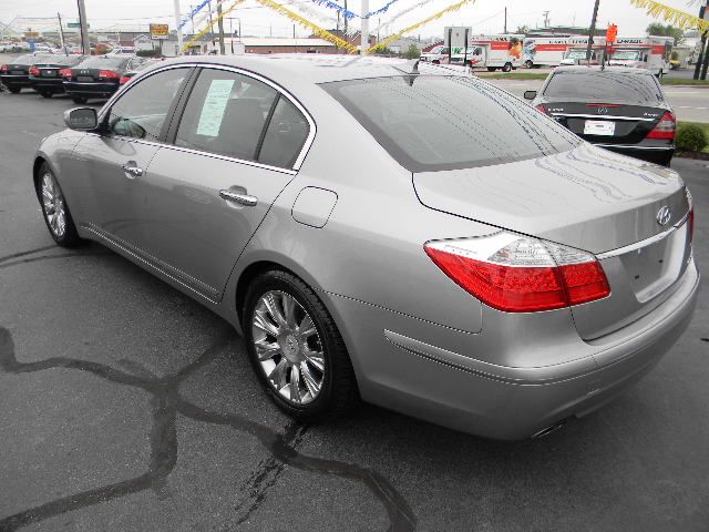 2010 Hyundai Genesis 1-LT