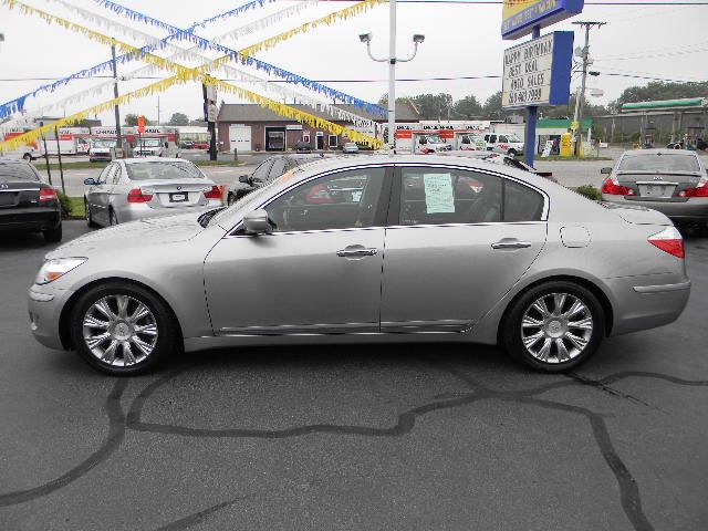 2010 Hyundai Genesis 1-LT