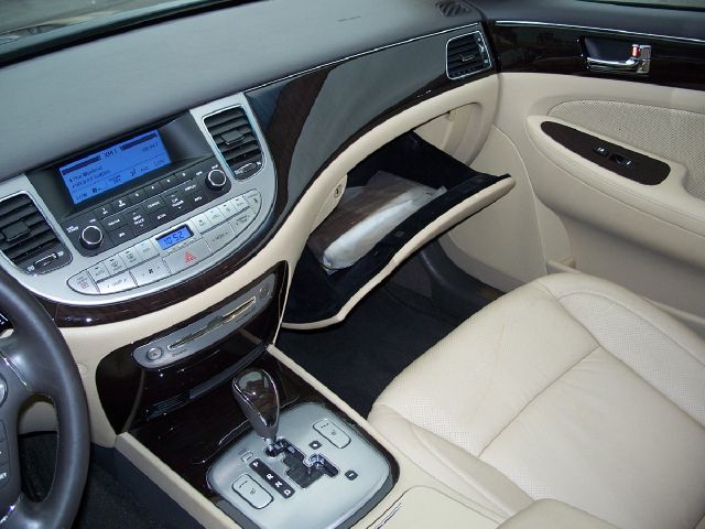 2010 Hyundai Genesis 1-LT