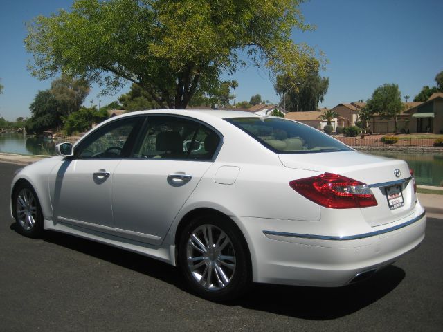 2012 Hyundai Genesis 1-LT