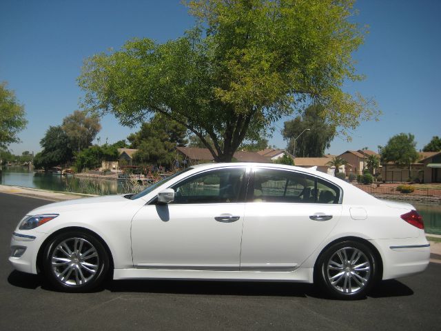 2012 Hyundai Genesis 1-LT