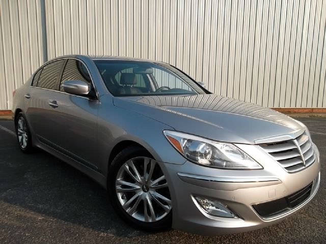 2012 Hyundai Genesis 4WD 35