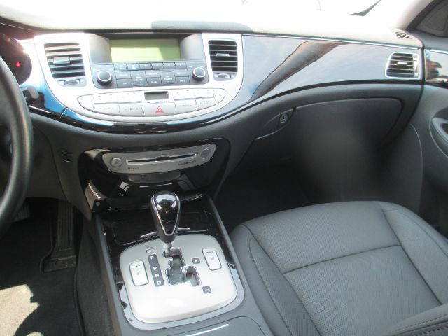 2012 Hyundai Genesis 1-LT