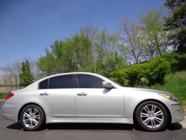 2012 Hyundai Genesis 4dr 4WD Limited