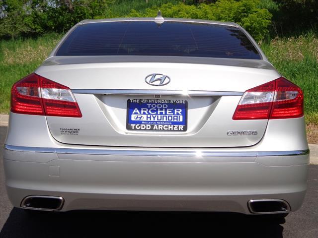 2012 Hyundai Genesis 4dr 4WD Limited