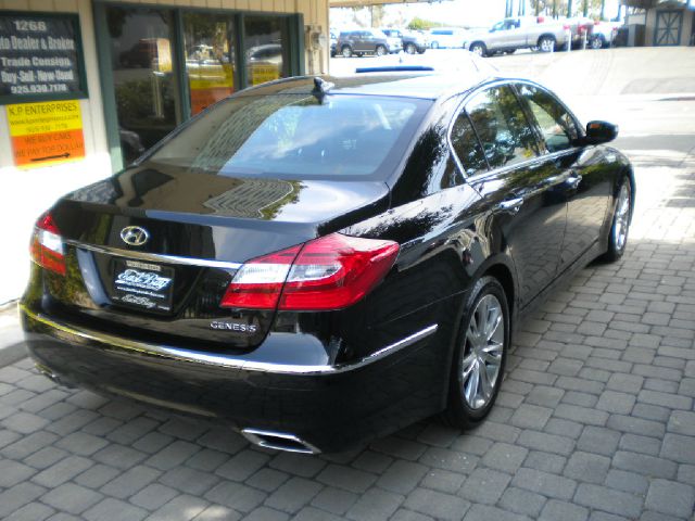 2012 Hyundai Genesis 1-LT