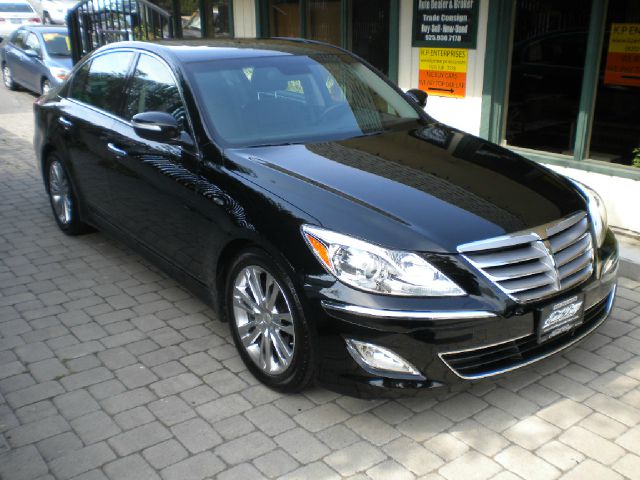 2012 Hyundai Genesis 1-LT