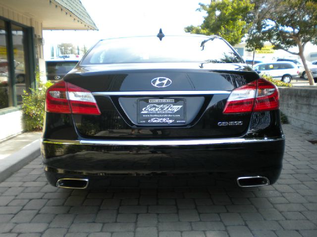 2012 Hyundai Genesis 1-LT