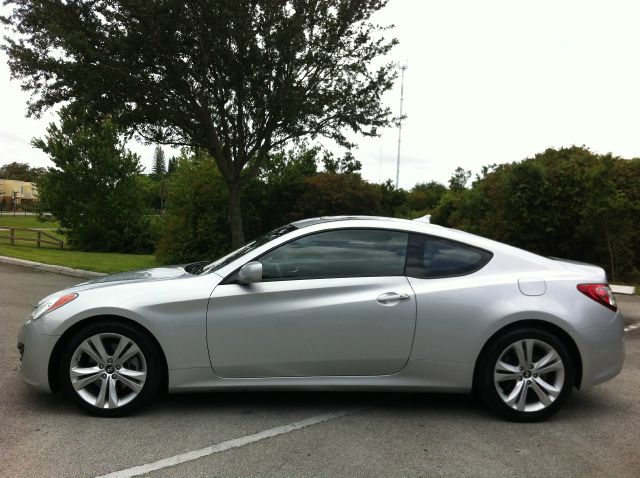 2010 Hyundai Genesis Coupe ALL Wheel Drive..v-6..local Trade