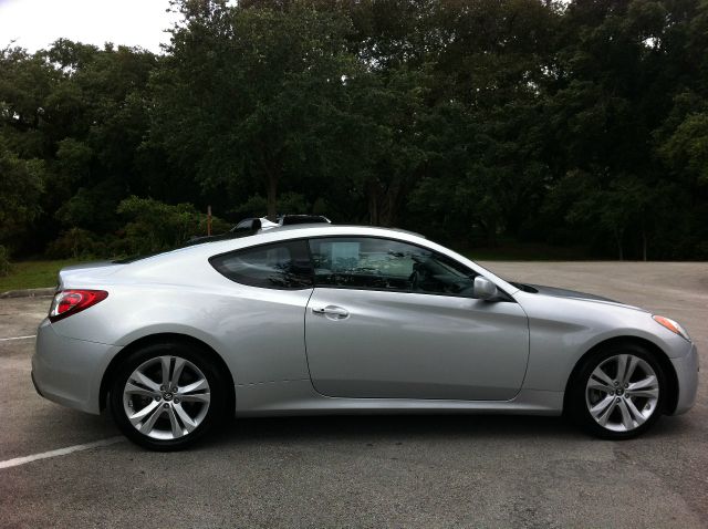 2010 Hyundai Genesis Coupe ALL Wheel Drive..v-6..local Trade