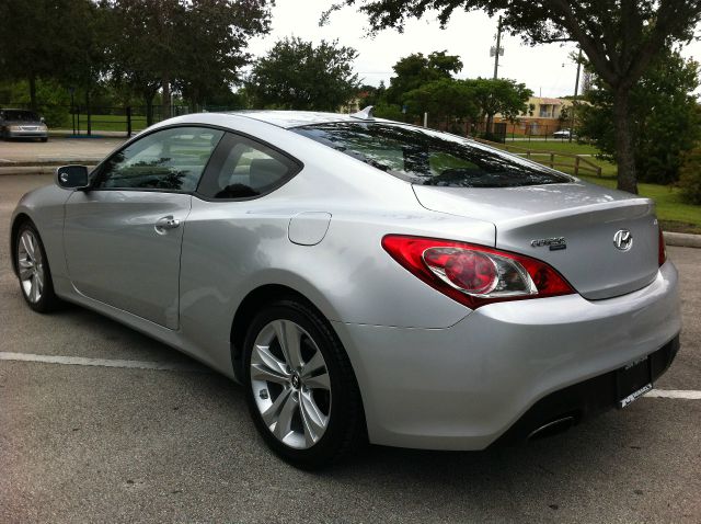 2010 Hyundai Genesis Coupe ALL Wheel Drive..v-6..local Trade