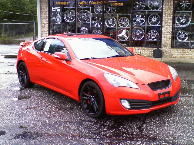 2010 Hyundai Genesis Coupe 1500 SLT Quad Cab 4x4 HEMI