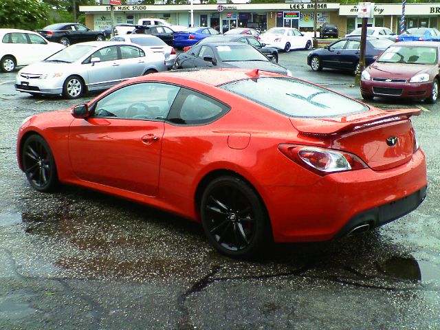 2010 Hyundai Genesis Coupe 1500 SLT Quad Cab 4x4 HEMI