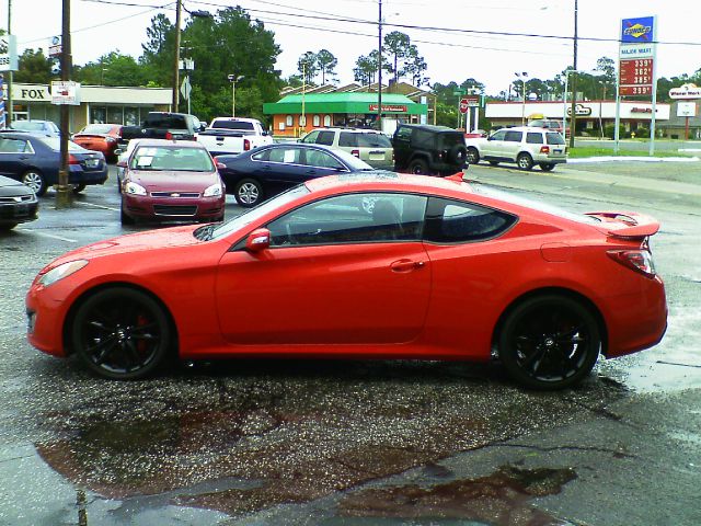 2010 Hyundai Genesis Coupe 1500 SLT Quad Cab 4x4 HEMI