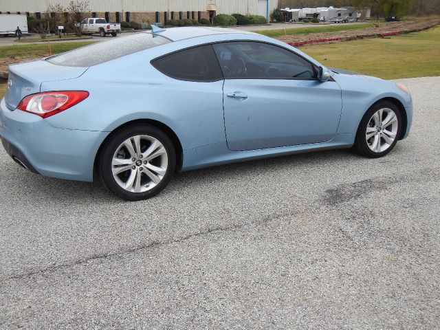 2010 Hyundai Genesis Coupe 2dr Rdstr AT 2.0T Quattro Prem Plus