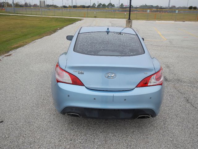 2010 Hyundai Genesis Coupe 2dr Rdstr AT 2.0T Quattro Prem Plus