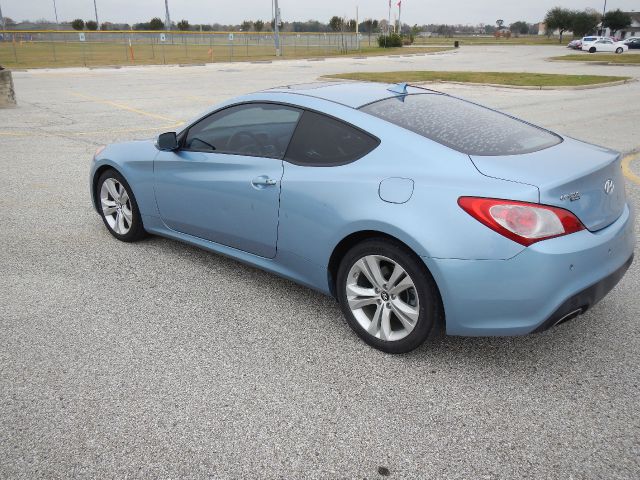 2010 Hyundai Genesis Coupe 2dr Rdstr AT 2.0T Quattro Prem Plus