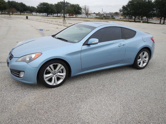 2010 Hyundai Genesis Coupe 2dr Rdstr AT 2.0T Quattro Prem Plus