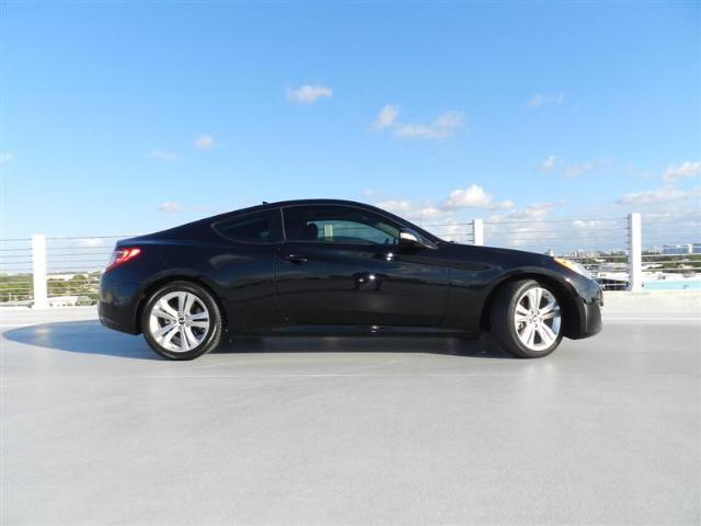 2011 Hyundai Genesis Coupe AWD 4dr SLT1