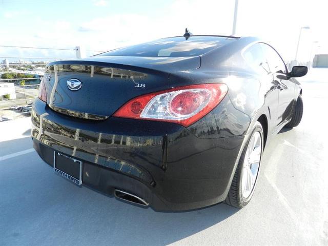 2011 Hyundai Genesis Coupe AWD 4dr SLT1