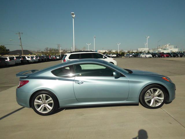 2011 Hyundai Genesis Coupe AWD 4dr SLT1