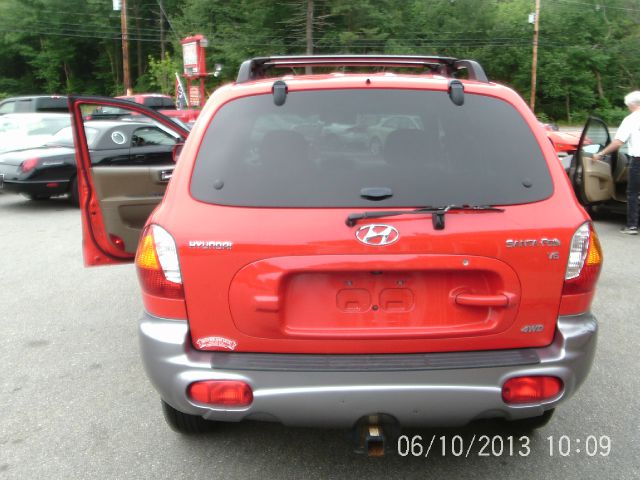 2004 Hyundai Santa Fe 4dr Sdn 2.4L FWD